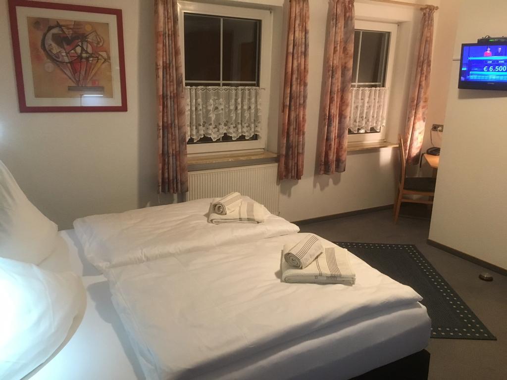 Hotel Am Maibaum Neuenrade Eksteriør bilde